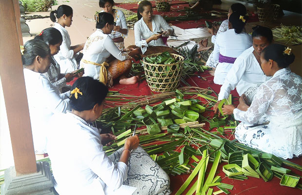 Ngayah, A Path Of Devotion – Bali Around